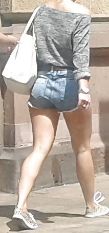 25P Hot Legs on the street -  geile beine auf der strasse
