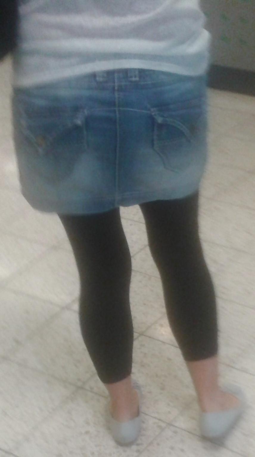 25P Hot Legs on the street -  geile beine auf der strasse