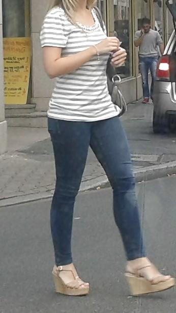 25P Hot Legs on the street -  geile beine auf der strasse