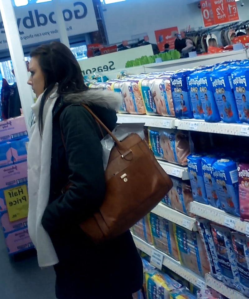 8P Long legs girl- shopping UK