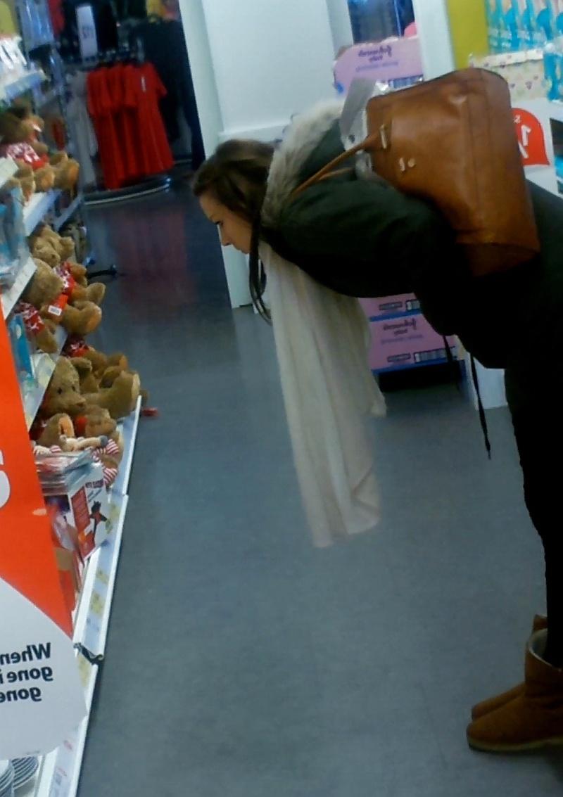 8P Long legs girl- shopping UK