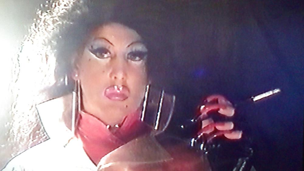 8P Ultra long nails tranny smoke