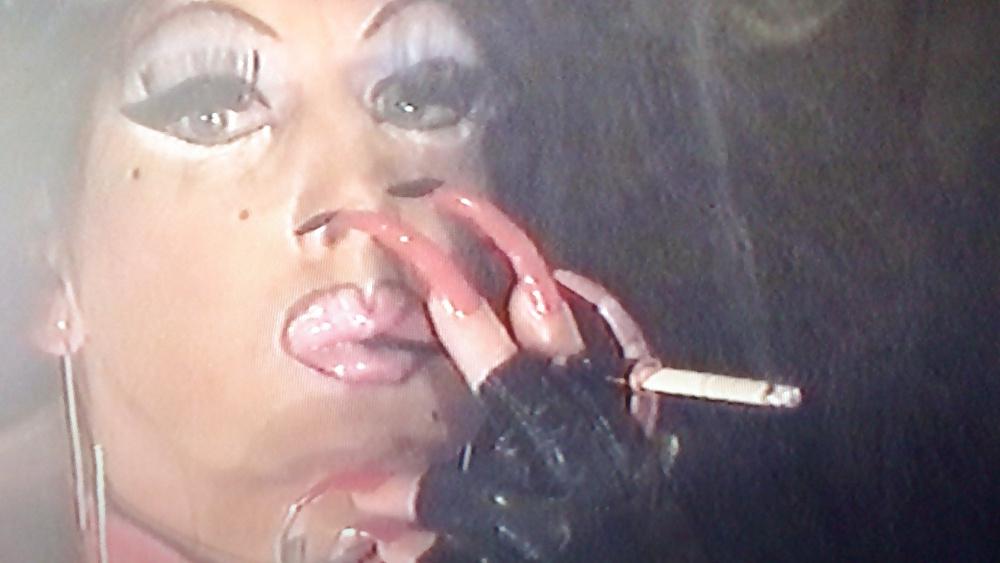 8P Ultra long nails tranny smoke