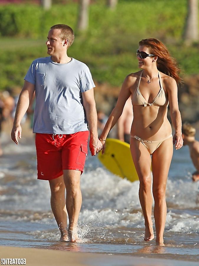 25P Kate Walsh Bikini Extravaganza