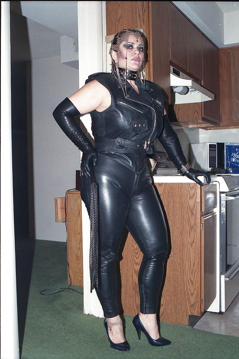 25P Full figured Dommes i want to serve