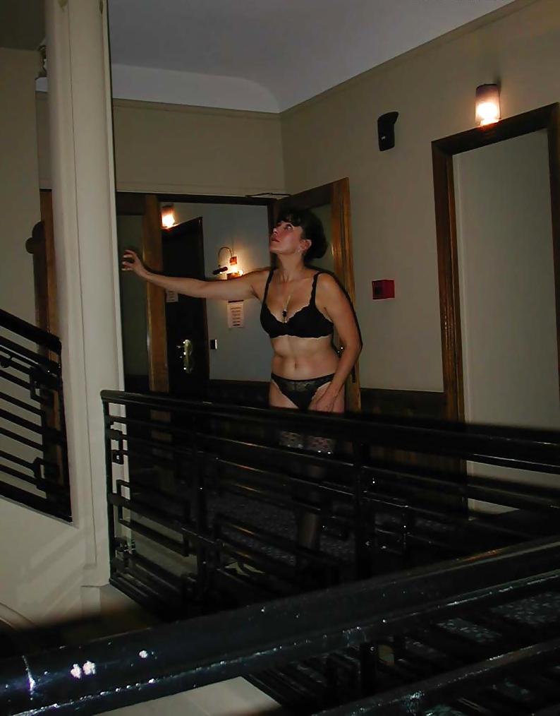 25P FRENCH NADINE flashing at the hotel 2002