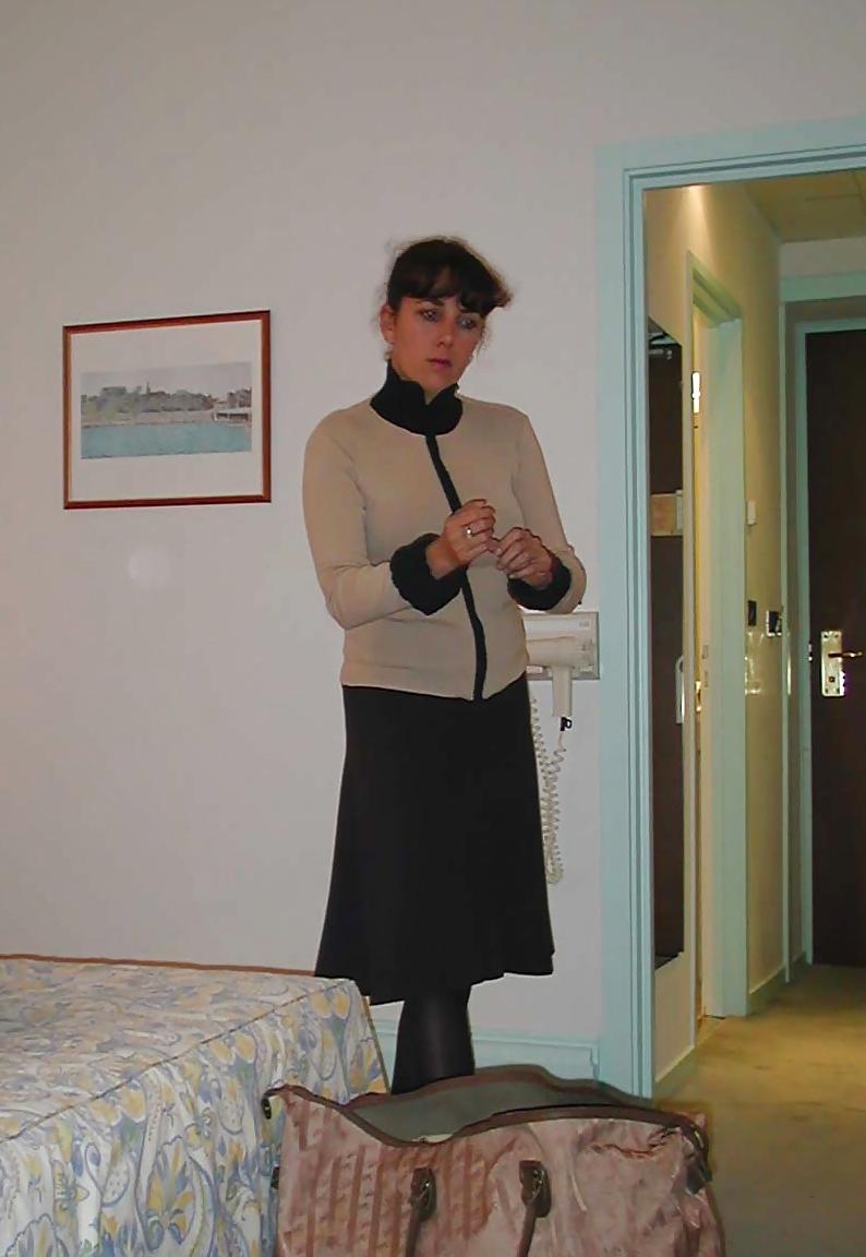 25P FRENCH NADINE flashing at the hotel 2002