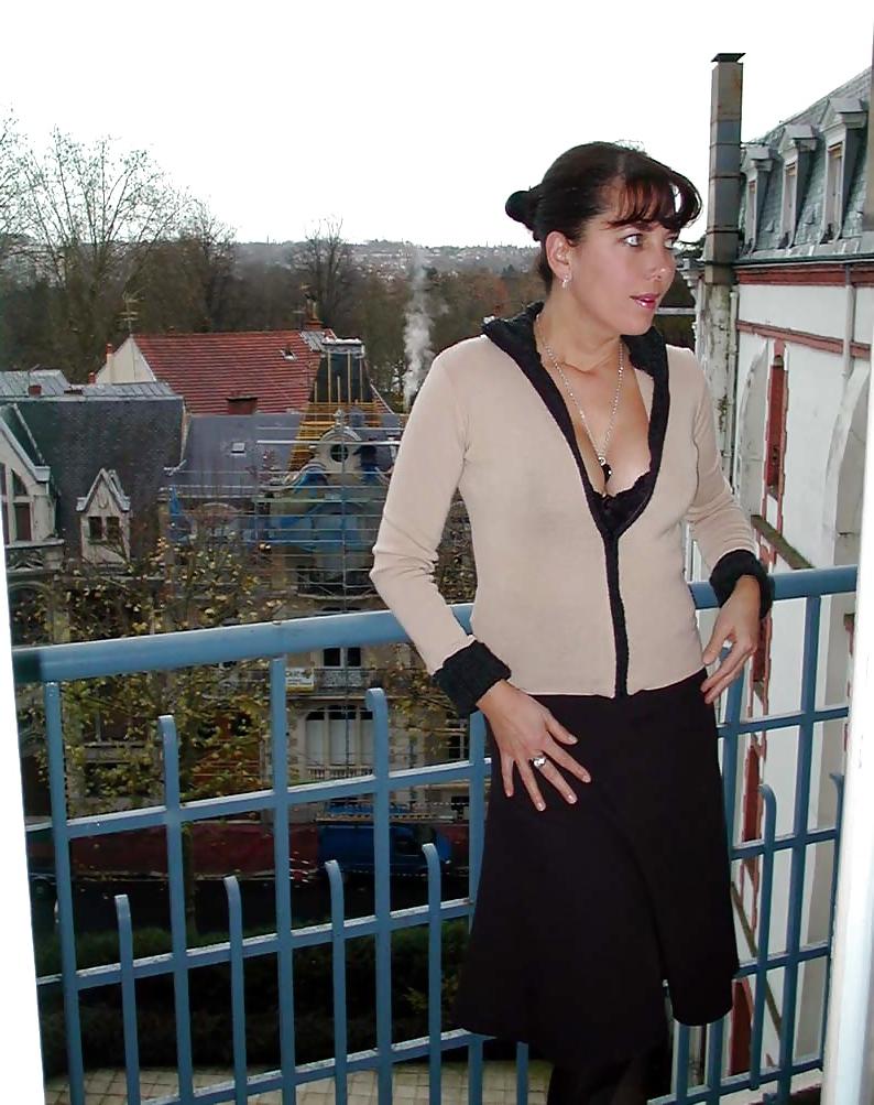 25P FRENCH NADINE flashing at the hotel 2002