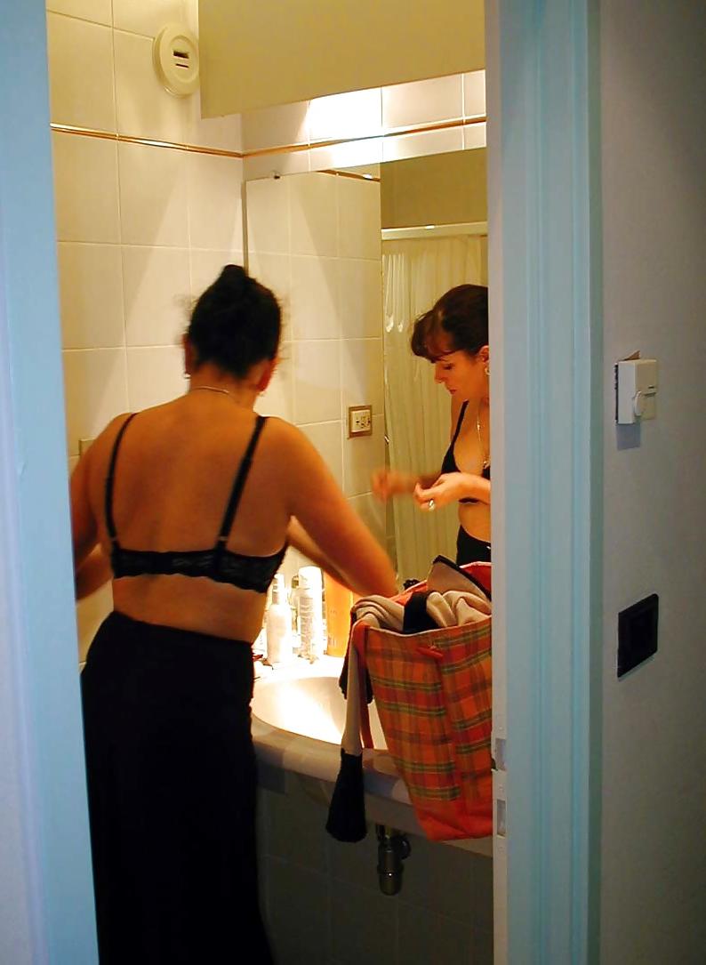 25P FRENCH NADINE flashing at the hotel 2002