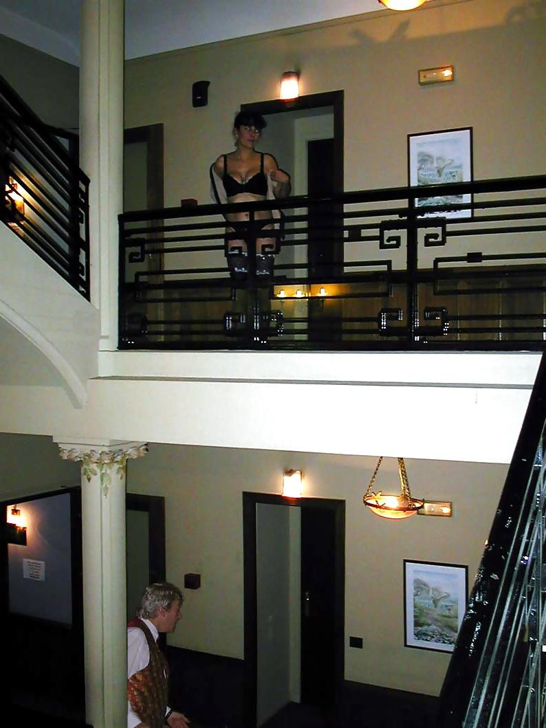 25P FRENCH NADINE flashing at the hotel 2002