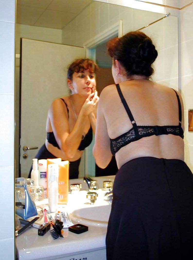 25P FRENCH NADINE flashing at the hotel 2002