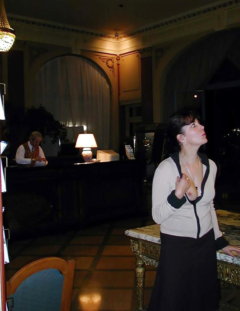 25P FRENCH NADINE flashing at the hotel 2002