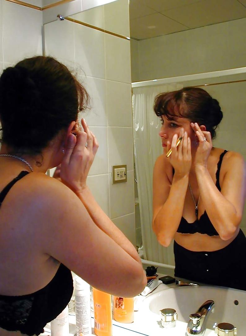 25P FRENCH NADINE flashing at the hotel 2002
