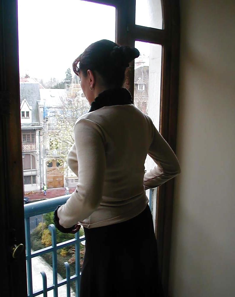 25P FRENCH NADINE flashing at the hotel 2002