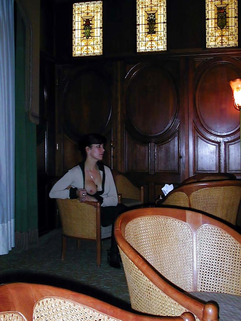 25P FRENCH NADINE flashing at the hotel 2002