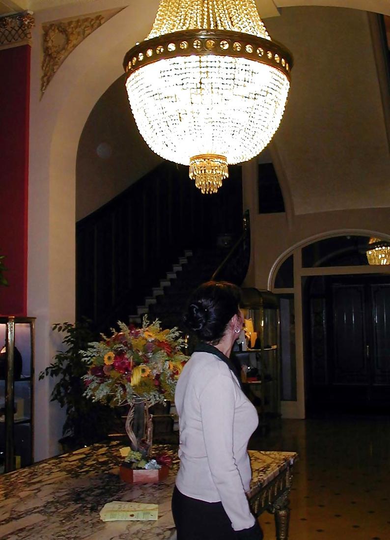 25P FRENCH NADINE flashing at the hotel 2002