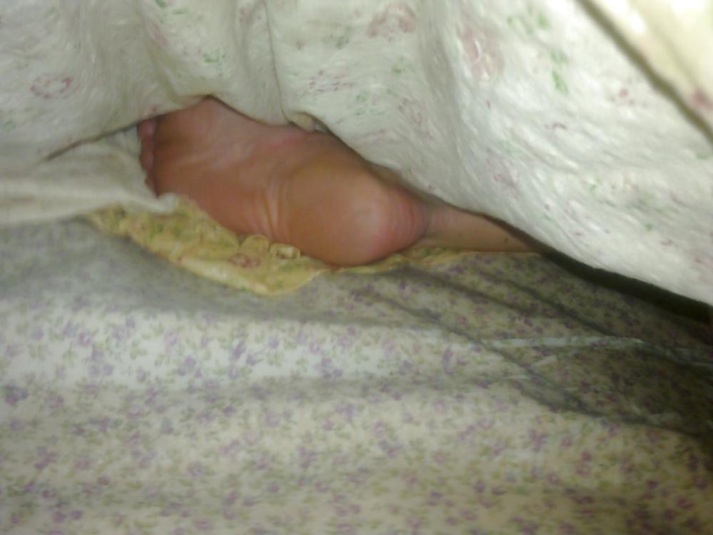 25P Two russian whores feet