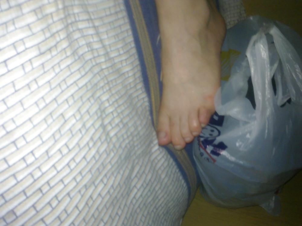 25P Two russian whores feet
