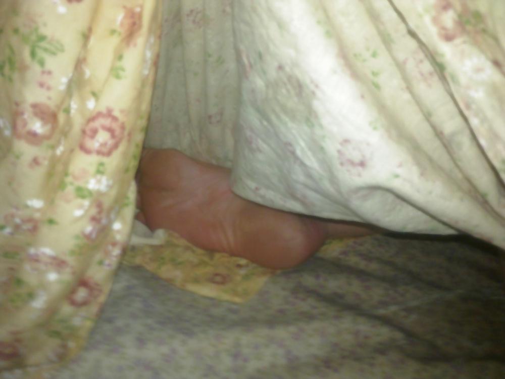 25P Two russian whores feet