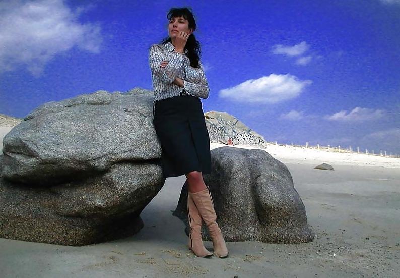 25P FRENCH NADINE flashing on the beach 2003