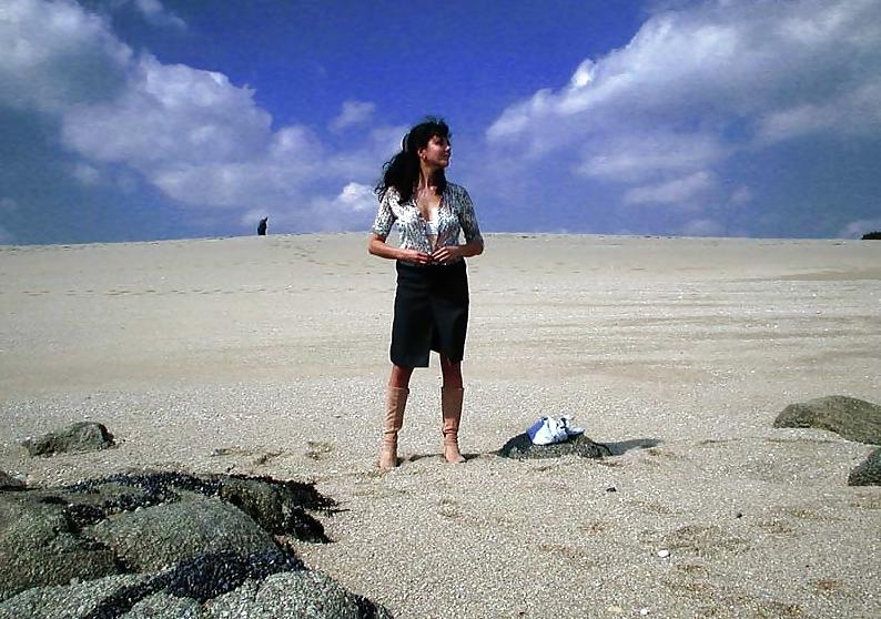 25P FRENCH NADINE flashing on the beach 2003