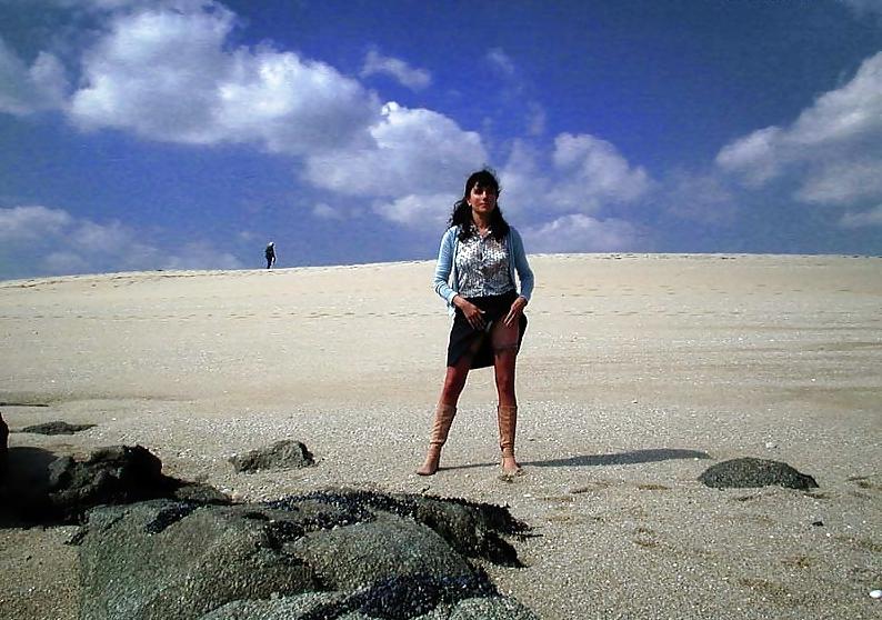 25P FRENCH NADINE flashing on the beach 2003