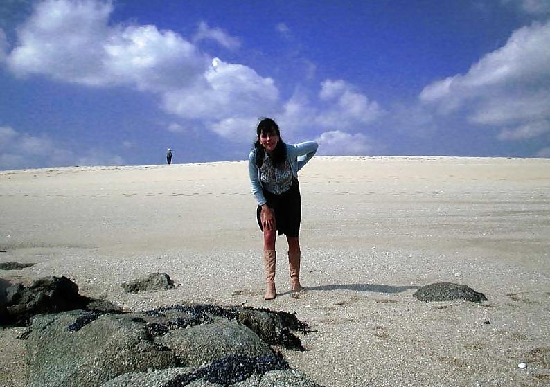 25P FRENCH NADINE flashing on the beach 2003