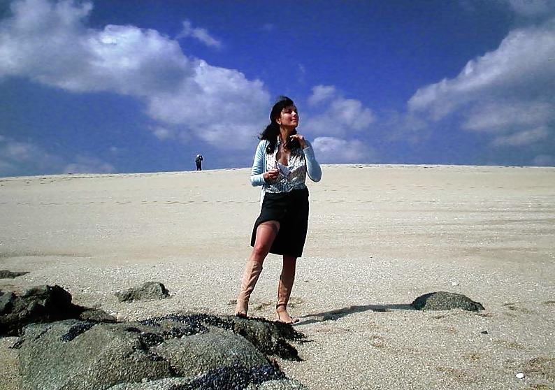 25P FRENCH NADINE flashing on the beach 2003