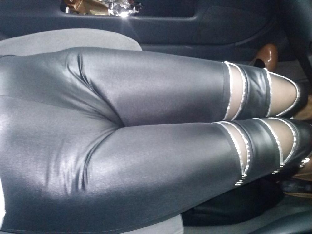 5P Me wearing  sexy leggings for my funs. cameltoe