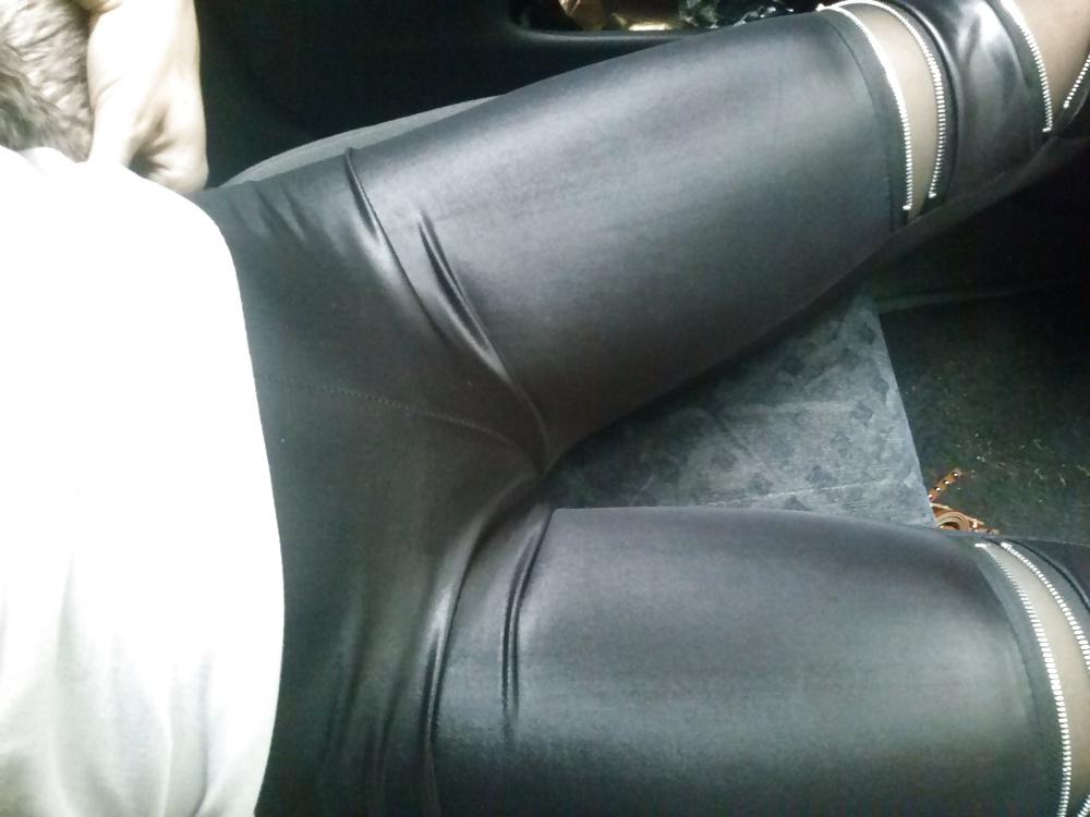 5P Me wearing  sexy leggings for my funs. cameltoe