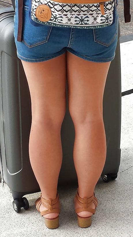 20P Candid: thick young asian legs