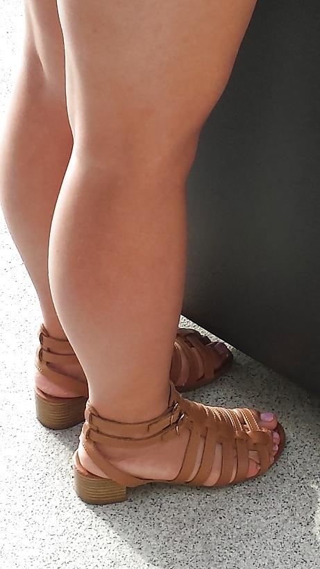 20P Candid: thick young asian legs