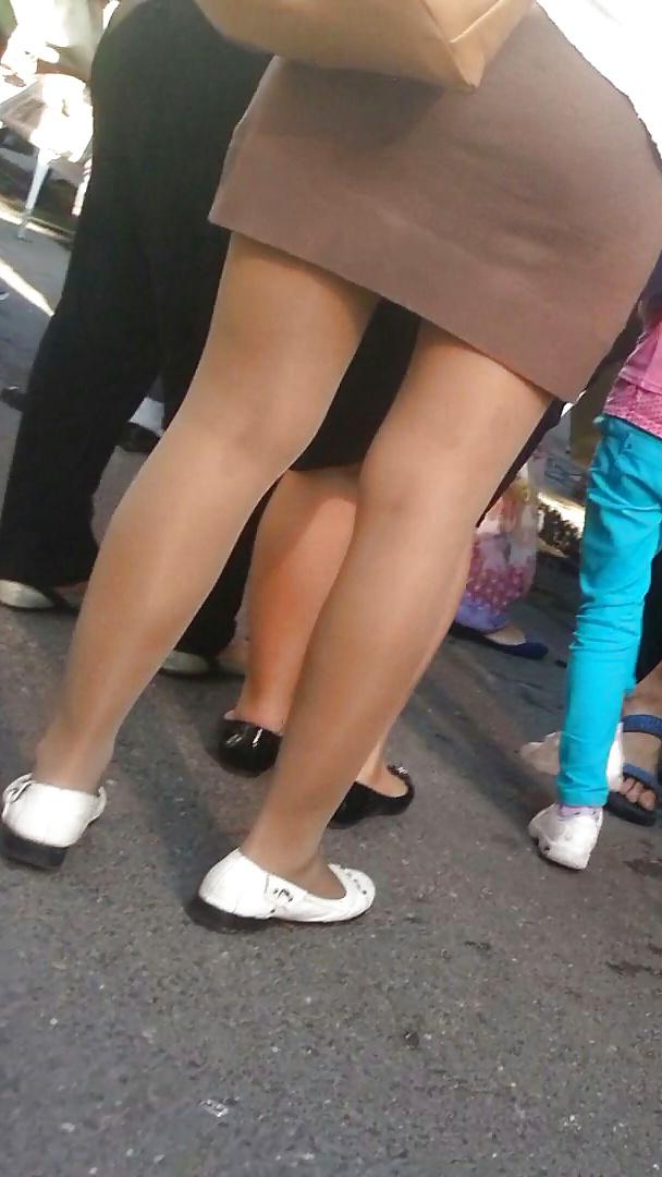 19P Spy skirt and feet romanian