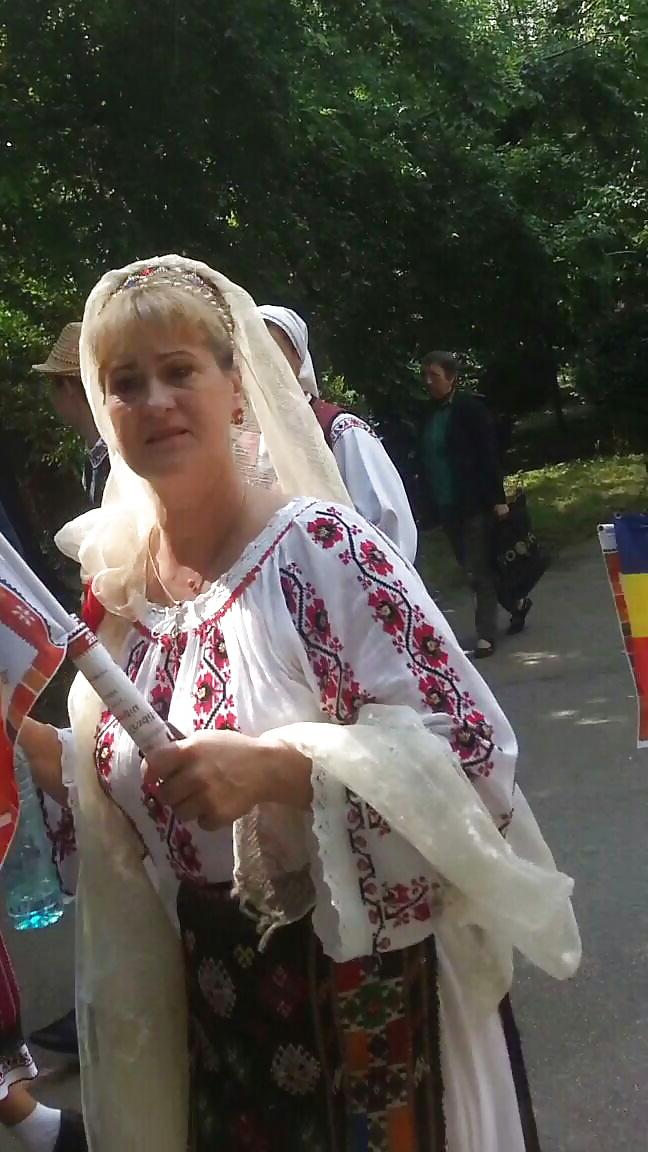 25P Spy old + young spectacol romanian