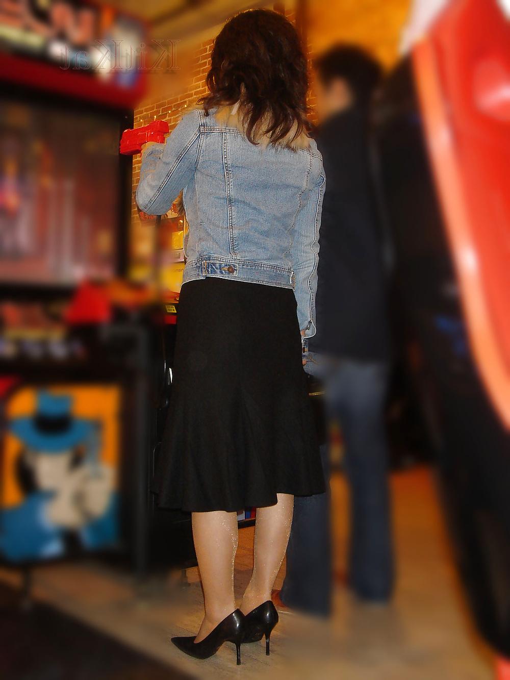 9P Japanese bare ass pantyhose upskirt