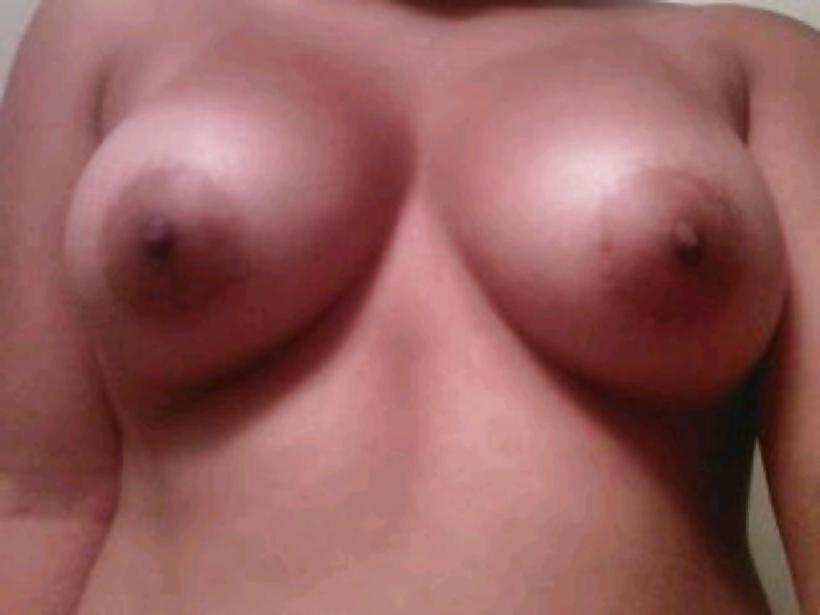 6P Latin girl with cameltoe