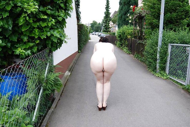 19P Sexy milf in the street