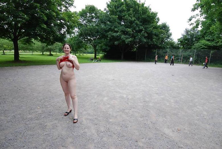 19P Sexy milf in the street
