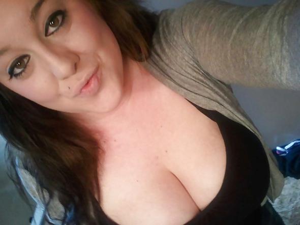5P Thick White girl with big tits PAWG