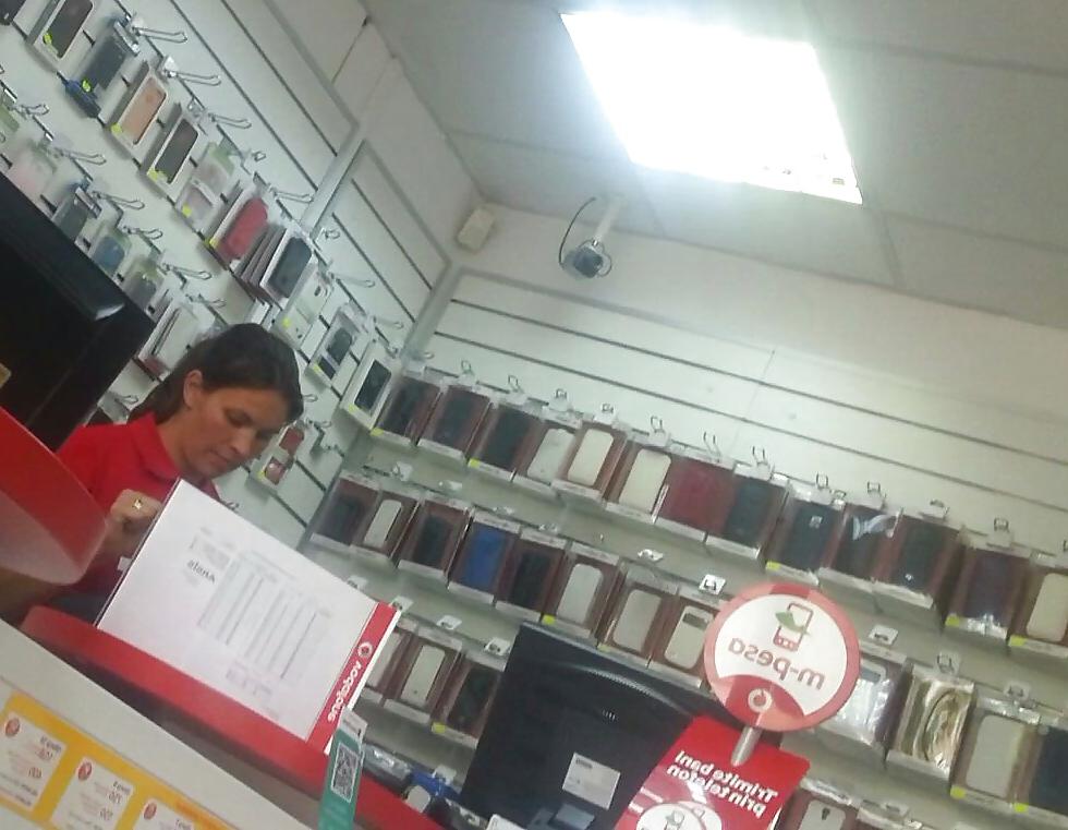 17P Spy old + young supermarket romanian