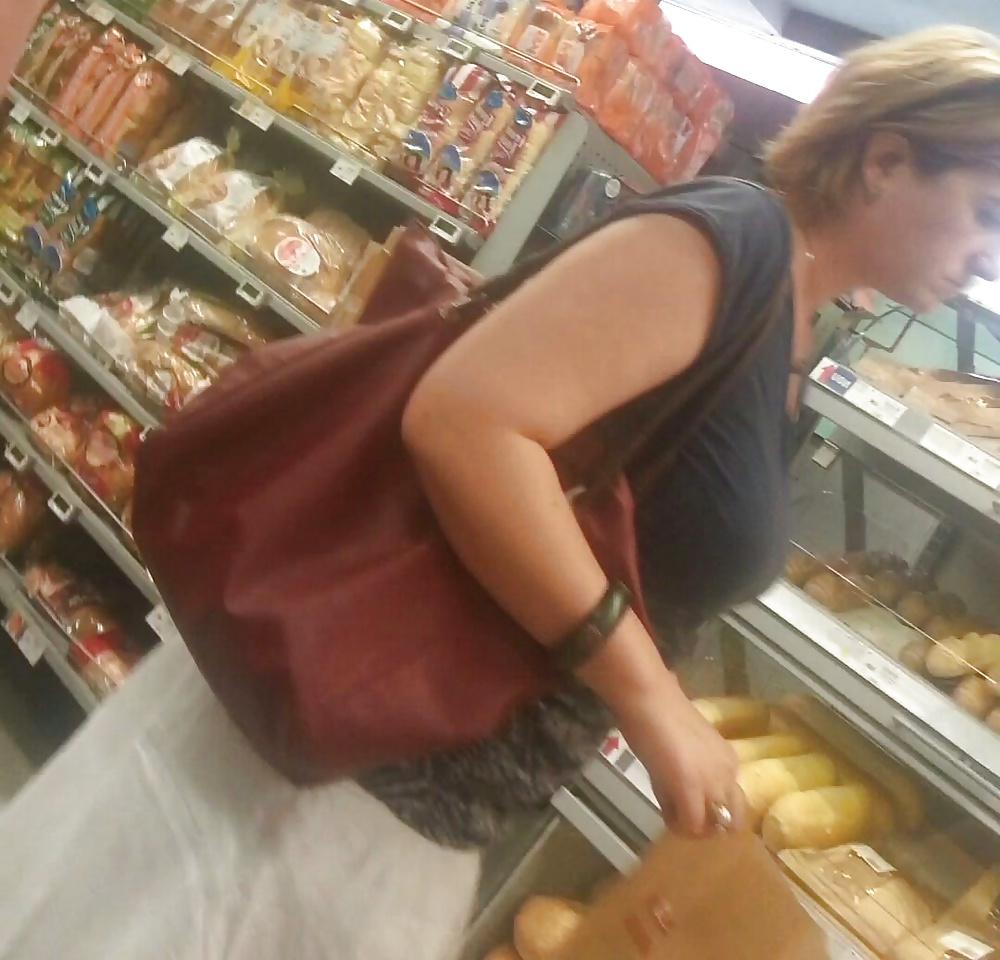 17P Spy old + young supermarket romanian