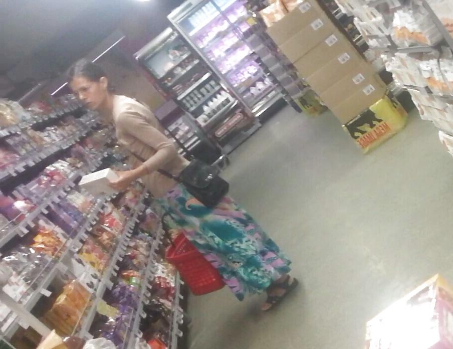 17P Spy old + young supermarket romanian