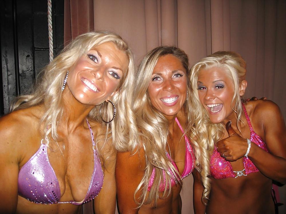 25P Hot Female Bodybuilders
