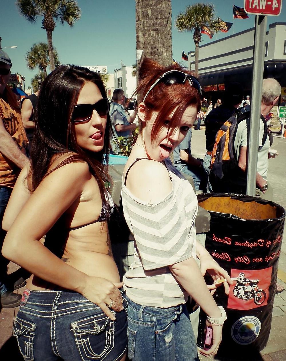 25P Wild sexy party chicks pt.4