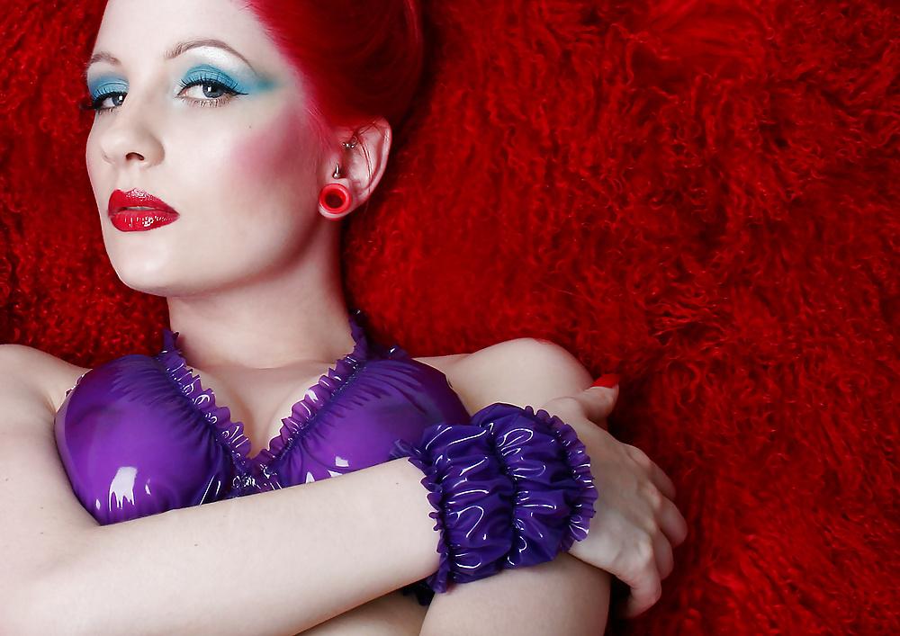 25P Latex Fetish Redhead 
