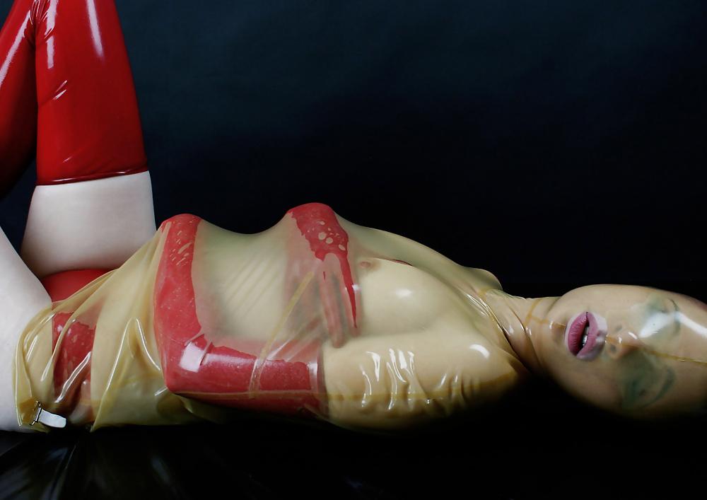 25P Latex Fetish Redhead 