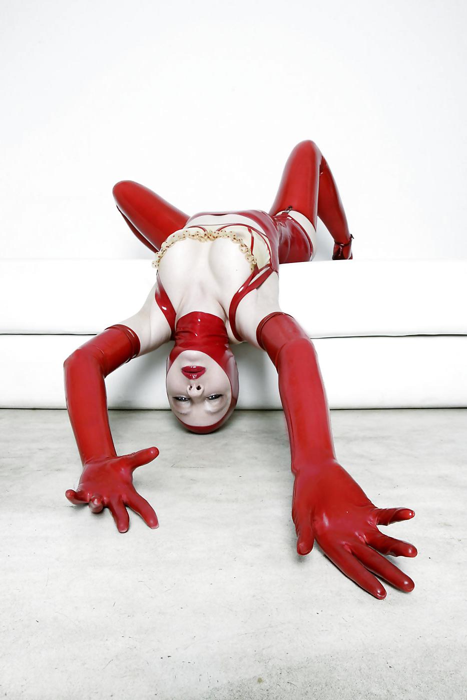 25P Latex Fetish Redhead 