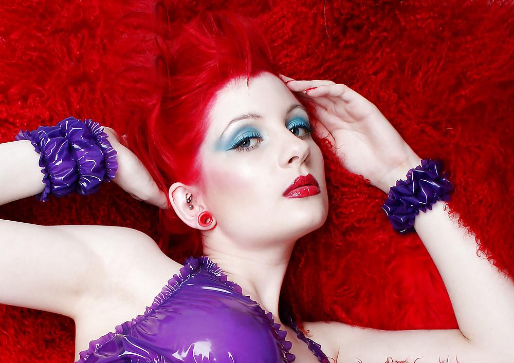 25P Latex Fetish Redhead 