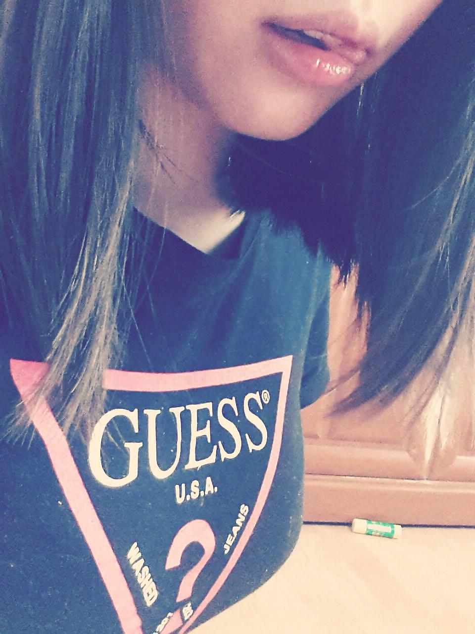 15P Korean girl nude at home
