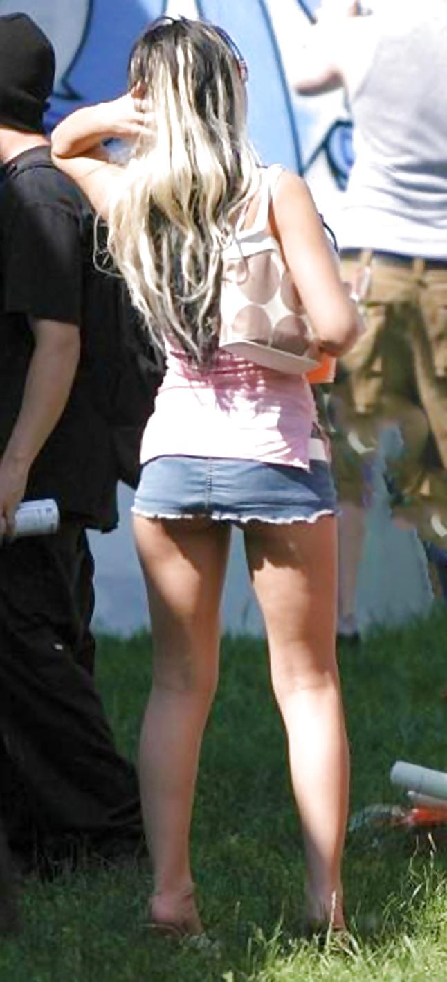 25P In The Streets 113 - Damn Short and Long Legs